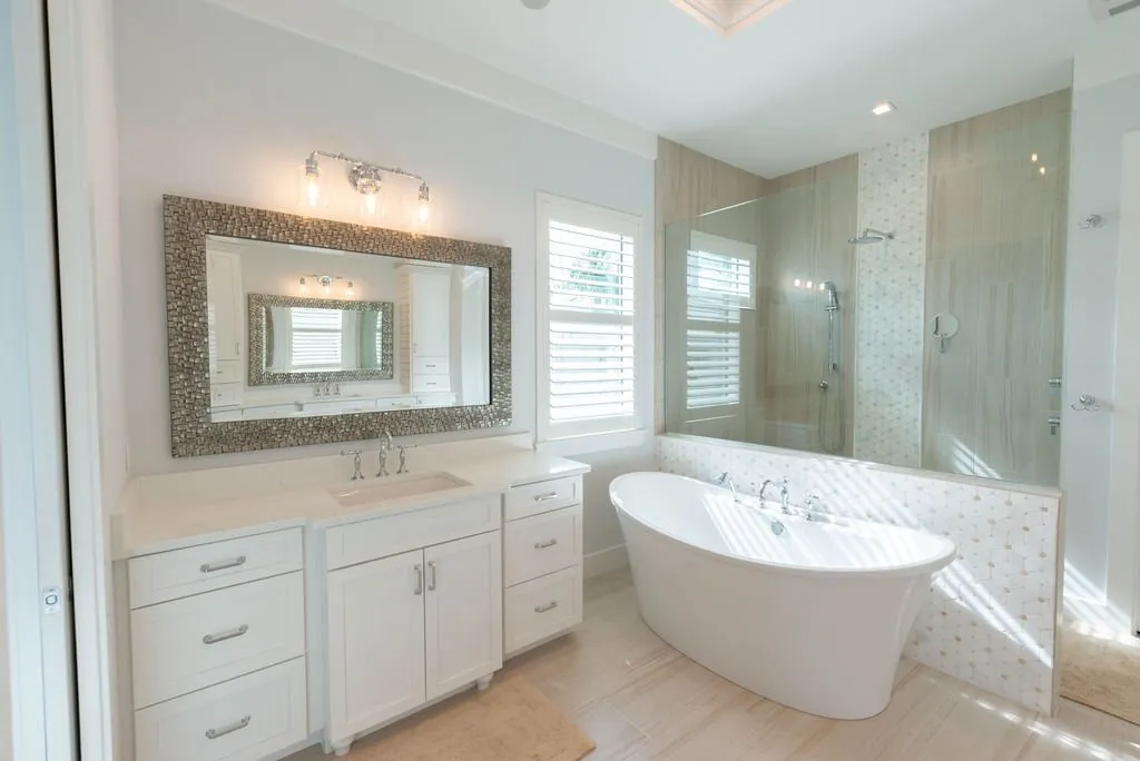 Waterfront Retreat — image 33