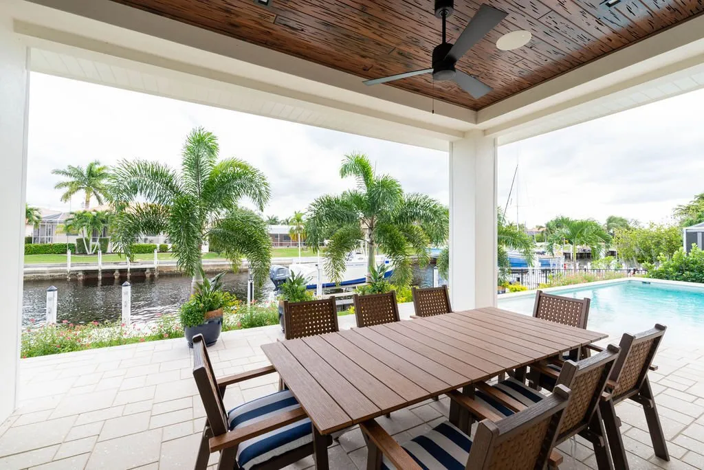 Waterfront Retreat — image 50