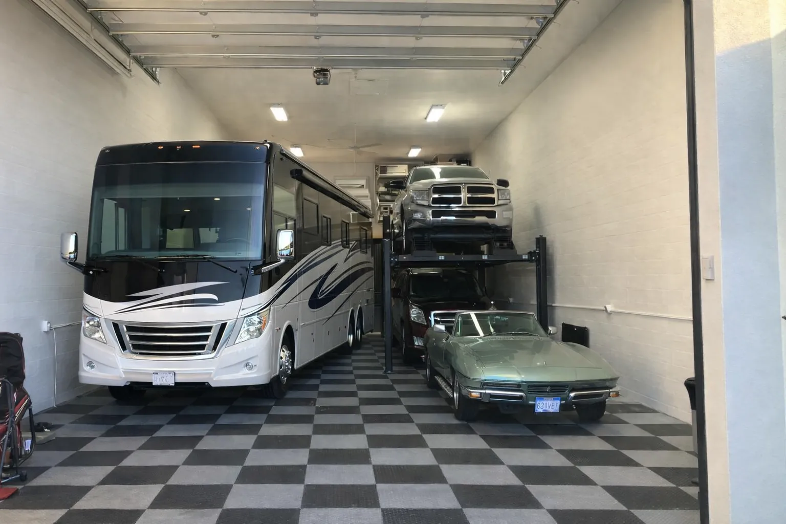 RV Garage with Lift