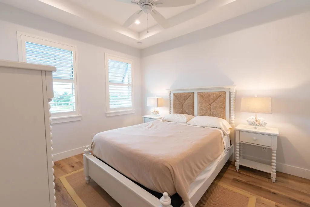 Waterfront Retreat — image 28