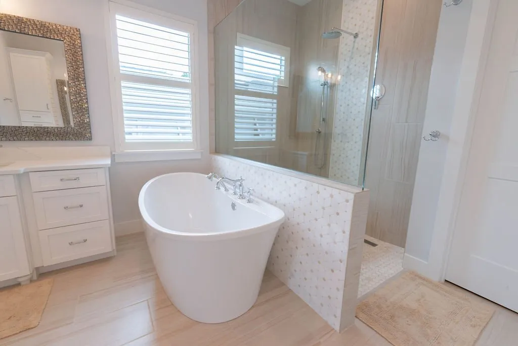 Waterfront Retreat — image 41