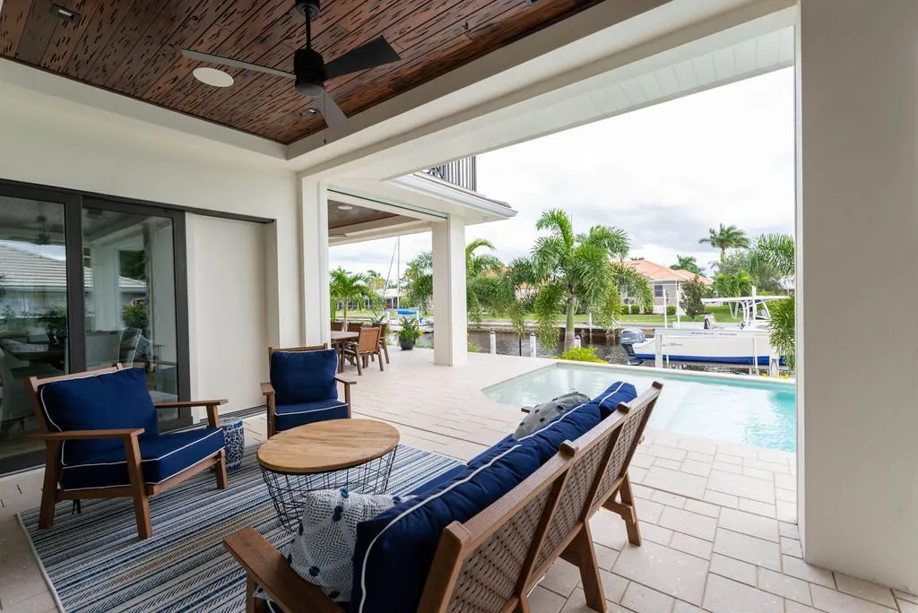 Waterfront Retreat — image 47