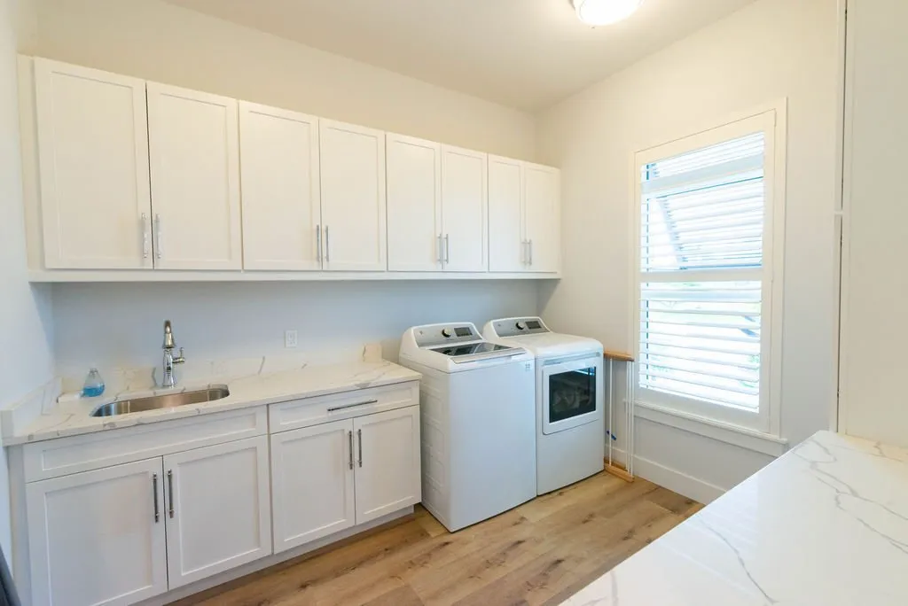 Waterfront Retreat — image 25