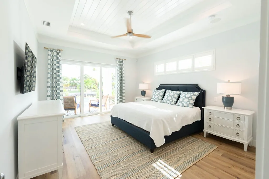 Waterfront Retreat — image 26