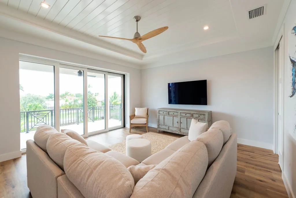 Waterfront Retreat — image 12